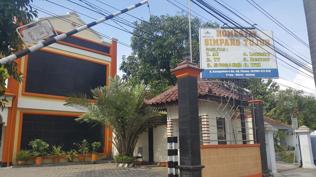 Готель Simpang Tujuh Cepu Екстер'єр фото