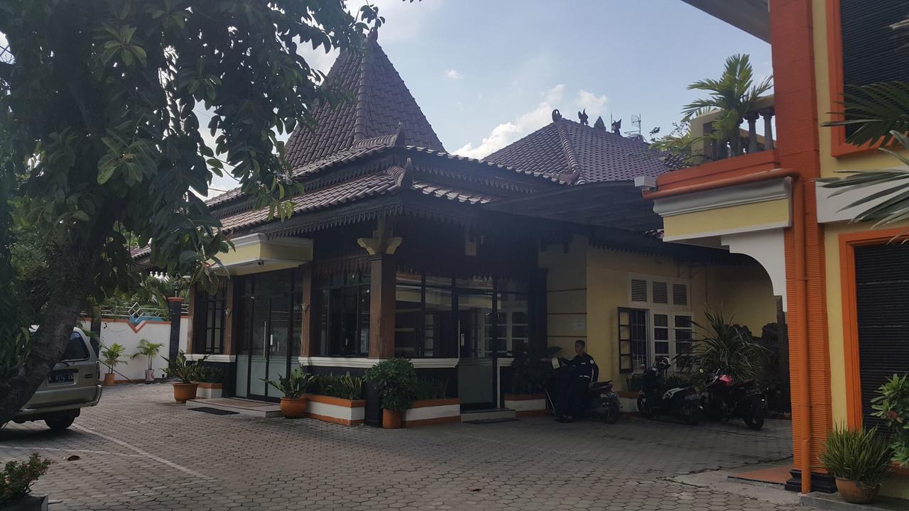 Готель Simpang Tujuh Cepu Екстер'єр фото