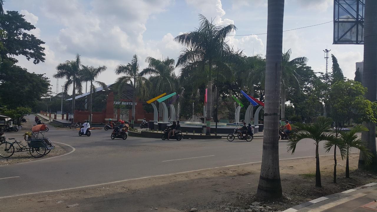 Готель Simpang Tujuh Cepu Екстер'єр фото